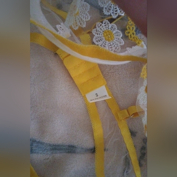 Lingerie Set - Picture 4 of 4